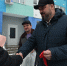 Глава города Михаил Клинков вручил ключи от новых квартир трем дзержинцам, чье жилье было признано аварийным. - Дзержинск.рф