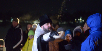 В ночь с 18 на 19 января на берегу Святого озера состоялось традиционное Крещенское купание, в котором приняли участие 190 жителей Дзержинска. - Администрация г. Дзержинск