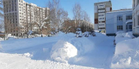 На неделе депутаты городской Думы Дзержинска продолжили помогать детским садам и школам своих округов в расчистке территорий от снега. - Городская дума Дзержинска